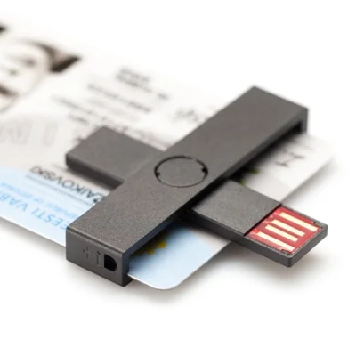 Pluss ID must ID-kaardilugeja